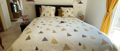 2 bedrooms, iron/ironing board, travel cot, free WiFi