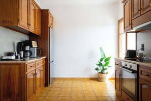 Micro-ondes, four, plaque de cuisson