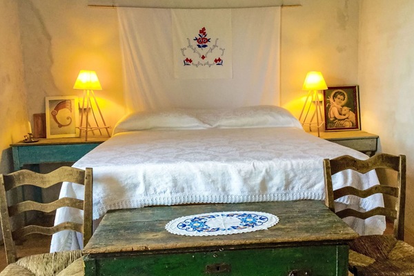 Möbel, Interior Design, Schlafzimmer, Wand, Bett, Flooring, Holz, Fussboden, Bettdecke, Linens