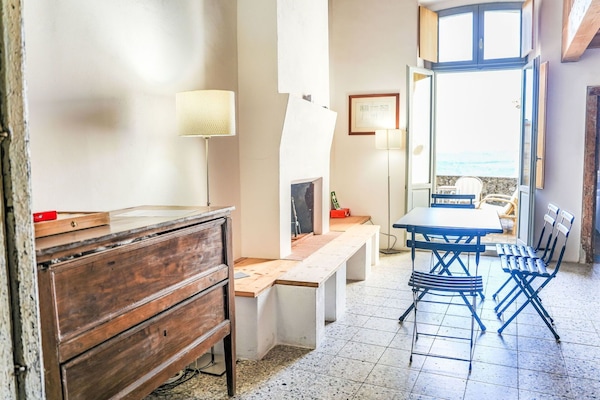 Möbel, Flooring, Interior Design, Holz, Fussboden, Tabelle, Stuhl, Beleuchtung, Zimmer, Wohnzimmer