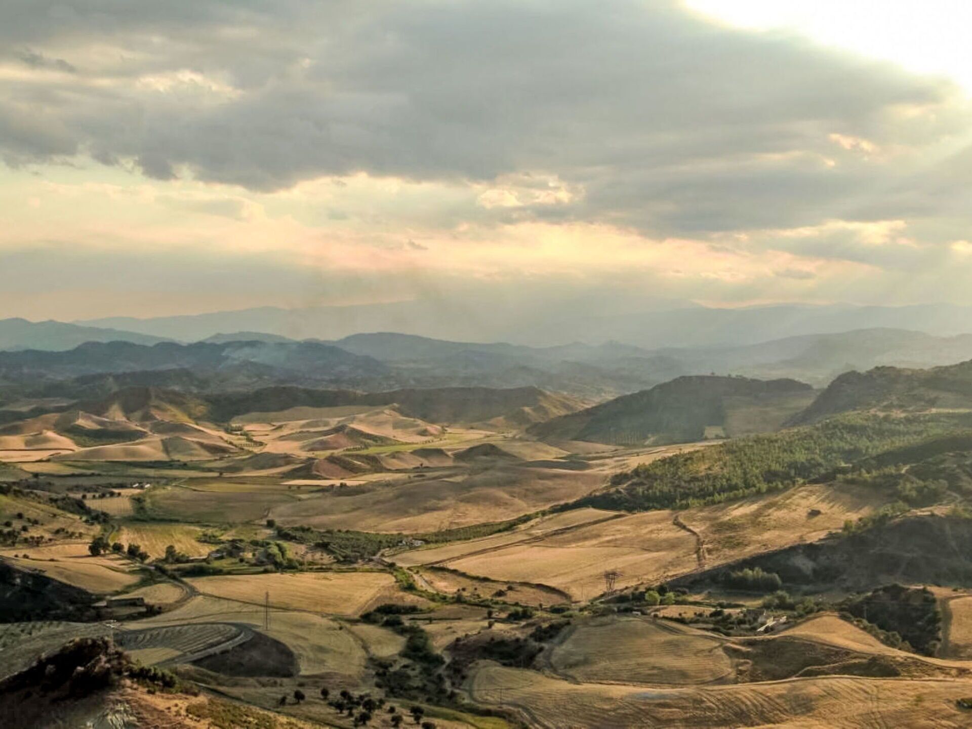 Bergforms, Berg, Hügel, Hochland, Natürliche Landschaft, Horizont, Ökoregion, Terrain, Landschaft, Wolke