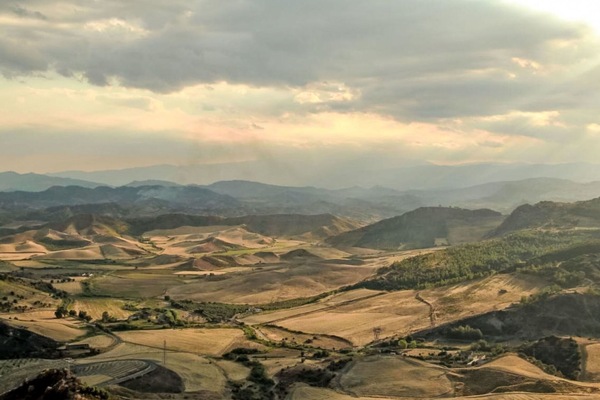 Bergforms, Berg, Hügel, Hochland, Natürliche Landschaft, Horizont, Ökoregion, Terrain, Landschaft, Wolke