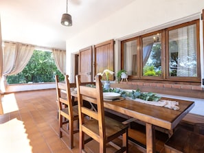 Ulkoruokailutilat