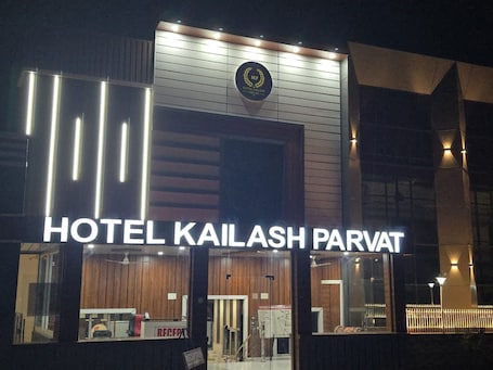 Exterior. Hotel kailash parvat