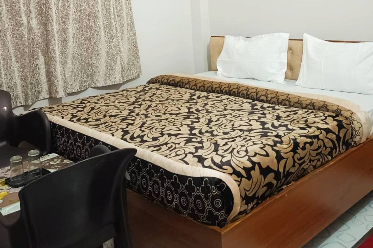 Deluxe Double Room, City View | Soundproofing, free WiFi, bed sheets