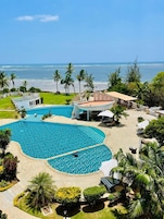 4 piscinas al aire libre