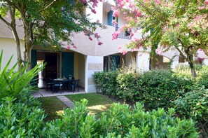 Outdoor dining - Wonderful house in a village with pool (Bibione)