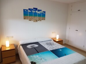 4 habitaciones, tabla de planchar con plancha, wifi y ropa de cama