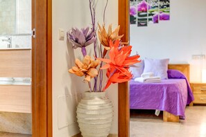 4 habitaciones, tabla de planchar con plancha, wifi y ropa de cama 