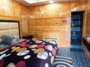 高級雙人房 | 客房內保險箱、隔音、免費無線上網、床單