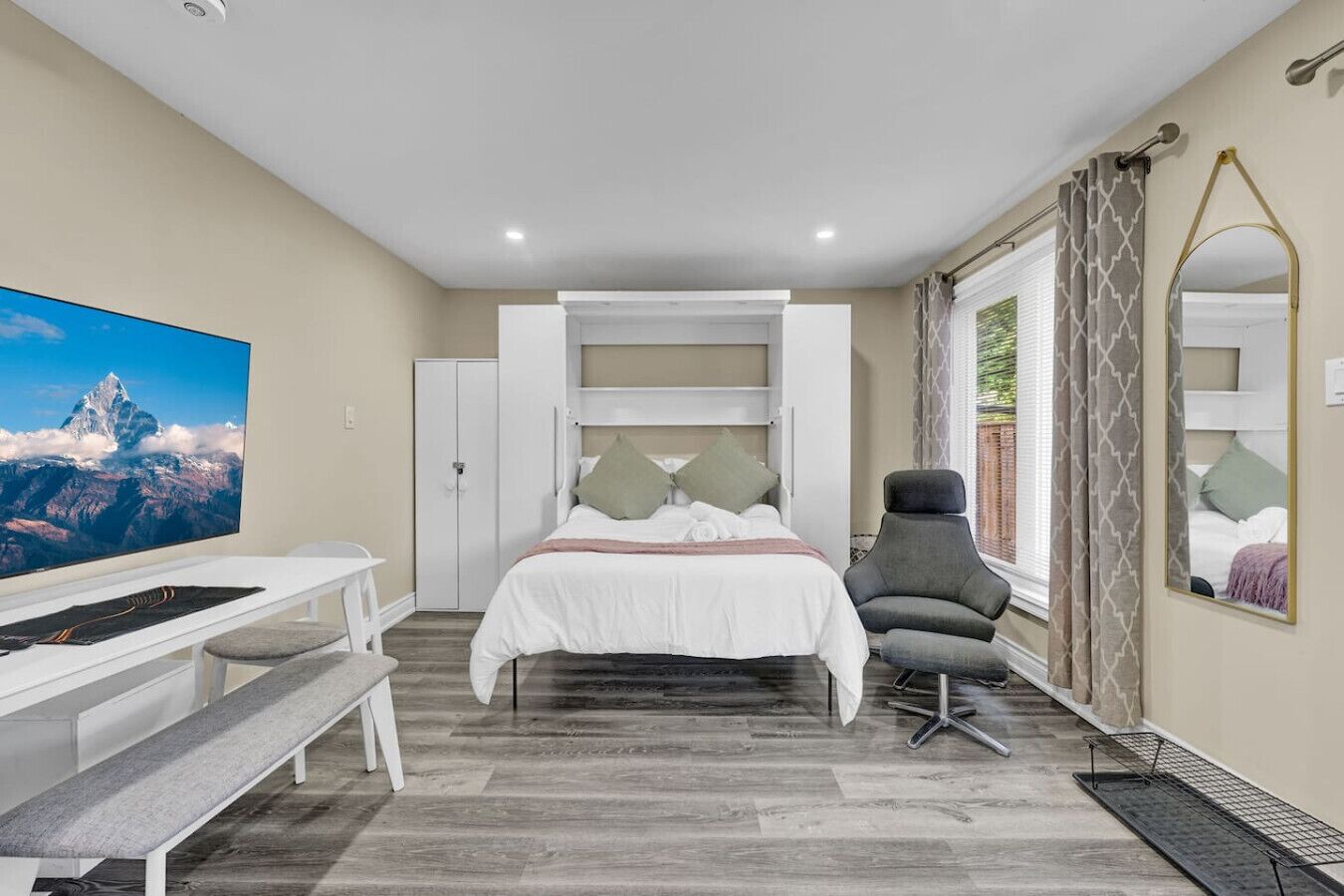 1 bedroom, desk, iron/ironing board, WiFi