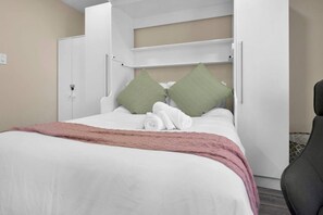 1 bedroom, desk, iron/ironing board, WiFi