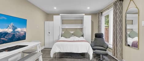 1 bedroom, desk, iron/ironing board, WiFi