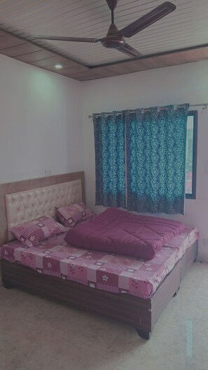 8 bedrooms, WiFi - 8-bedroom hotel in brilliant Phata Near Helipad Jamu (Phata)