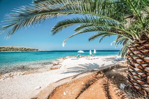 Beach - A2 Apartment with terrace, 1 min walking to the beach (Supetar)