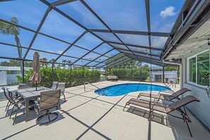 Outdoor dining - Minutes to Siesta Key - Peaceful Escape w/ Heated Saltwater Pool & 2GB WIFI (Sarasota)