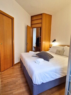 1 bedroom, free WiFi, bed sheets - Casa Claudia in the San Giovanni area near the metro and the basilica (Roma)