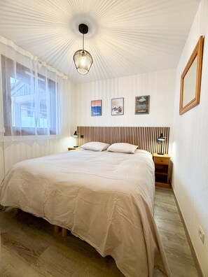 2 bedrooms, iron/ironing board, free WiFi