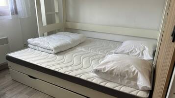 2 bedrooms, iron/ironing board, free WiFi