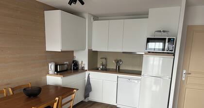 Aux Angles apartment, lake view, 5 minutes walk from the village center!