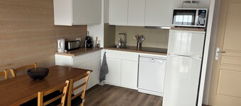 Aux Angles apartment, lake view, 5 minutes walk from the village center!
