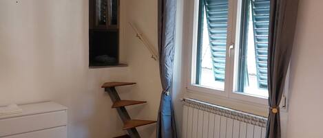 1 bedroom, bed sheets