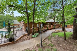 Terrace/patio - Pet-Friendly Cabin | Pools, King Beds, Prime Spot (Branson)