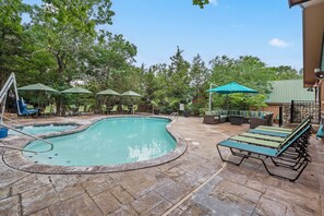 Pool - Cozy Cabin Near Branson: Spa Bath & Pools (Branson)