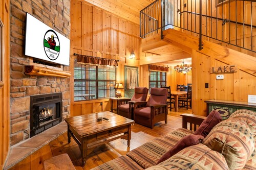 Perfect Family Getaway | King Beds, Pool, & Hot Tub Access