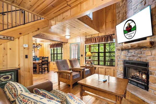 Interior - Spacious Family Cabin with Jetted Tub (Branson)