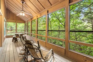 Property grounds - Spacious Family Cabin with Jetted Tub (Branson)