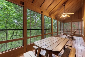Outdoor dining - 2BR + Loft Cabin Near Branson Strip & Dining (Branson)