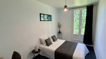 2 chambres, fer et planche à repasser, Wi-Fi, draps fournis