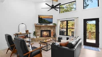 Smart TV, fireplace
