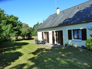 Exterior - "GITE DES COTEAUX" located 5 minutes from the medieval center of JOSSELIN CLASS ***. (Josselin)
