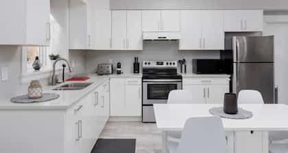 Cosy 2-Bed Basement Suite in Quiet Neighbourhood