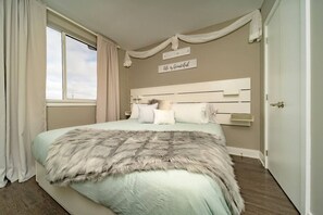 1 bedroom, desk, iron/ironing board, WiFi