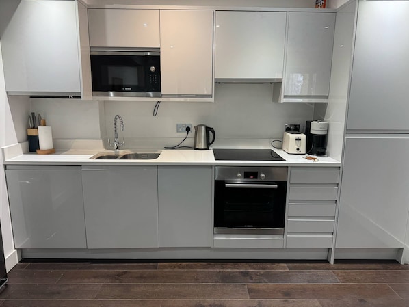 Fridge, microwave, oven, stovetop
