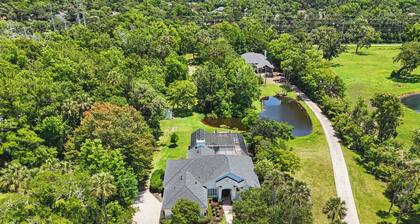 Ponte Vedra Paradise-Spacious 5-bed Pool Home with Hot Tub, Pickleball Court