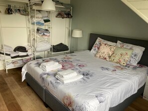 4 chambres, fer et planche à repasser, Wi-Fi gratuit, draps fournis