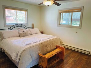 2 عدّة غرف نوم ومكواة/لوح كي وواي فاي مجانًا وملاءات أسرّة