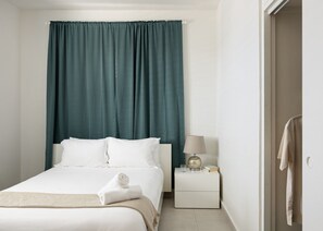 3 bedrooms, desk, iron/ironing board, travel cot