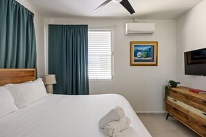 3 bedrooms, desk, iron/ironing board, travel cot - Ocean Park 3BDR / 2b Pool @ Riviera Villa (San Juan)