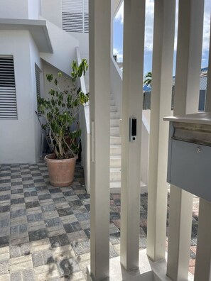 المنطقة المحيطة بالمنشأة