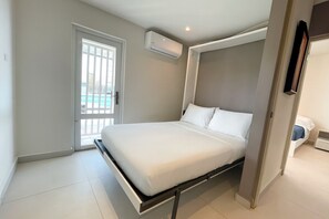 8 bedrooms, desk, iron/ironing board, travel crib