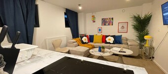 One Lux Stay Near Antwerp Central - Studio Apartment