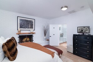 5 bedrooms, iron/ironing board, WiFi, bed sheets