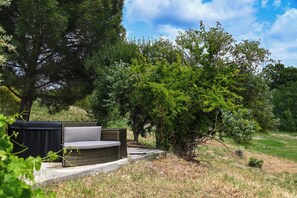 Property grounds - Property near the colorado provençal with view surrounded by 8 ha not overlooked (Viens)