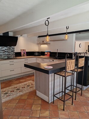 Mikrowelle, Ofen, Herdplatte, Geschirrspüler