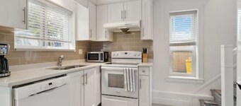 Private 1BR Laneway Home!
